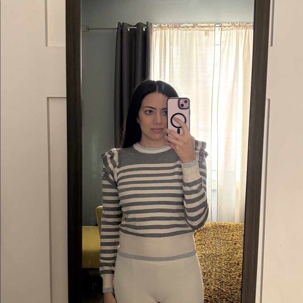 NEW Ruffled Top🤍 - Picture 6 of 6